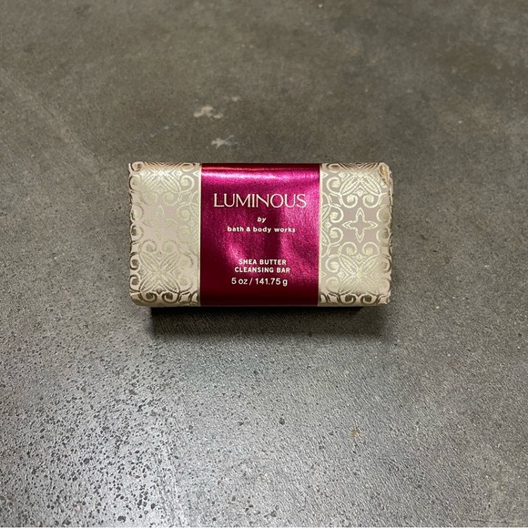 Bath & Body Works LUMINOUS Shea Butter Cleansing Bar - Picture 1 of 4